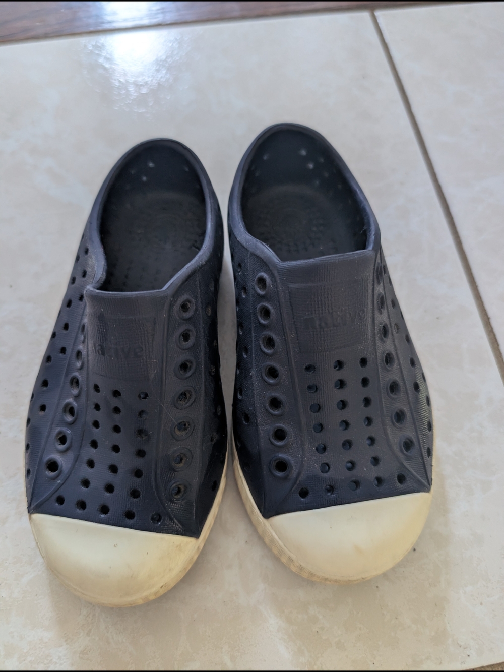Native Jefferson Slip-On Shoes in Navy Size 8